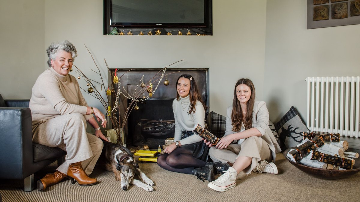 The Christmas tree is up 🎄, we've finally decided on our Christmas bubble (me and Rosie, my rescue Lurcher, are celebrating Christmas at home this year 💛) and it's time to enjoy the little extra magic that happens this time of year. 

Who is getting into the Christmas spirit?