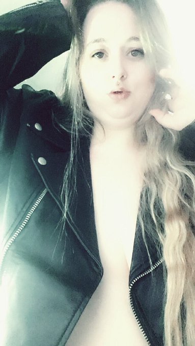 Torrid and their leather jacket got me feeling like a vintage badass babe with these vibes https://t<a href="/tag/beforethe90days"class="tags"><span>#beforethe90days</span></a>