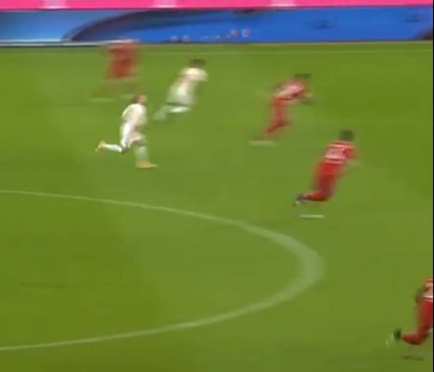 I noticed that Boateng leads the back 4 since Martinez left the pitch, Sule been probably asked to always stay a bit higher than Jerome as Niklas is unable to play the offside trap.