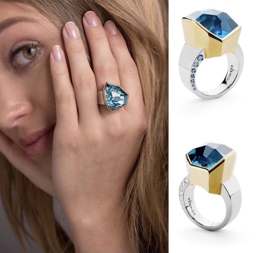 R  E L A X and enjoy this striking statement ring. 

#gemstonejewellery #gemstonejewelry #captivatingjewellery #colourbeauty  #jewellerylover #jewelleryaddict #christmas2020 #uniquedesign #bespokejewellery #jewelrydesign #jewellerydesign #christmascolours #gemstonecollections