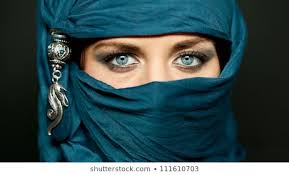 In 2011,  #France banned face coverings in public areas, despite it being a personal preference. In 2020, most countries are imposing face coverings in public, despite it being unwanted by many. Governments are meddling with our dress code. 19/n