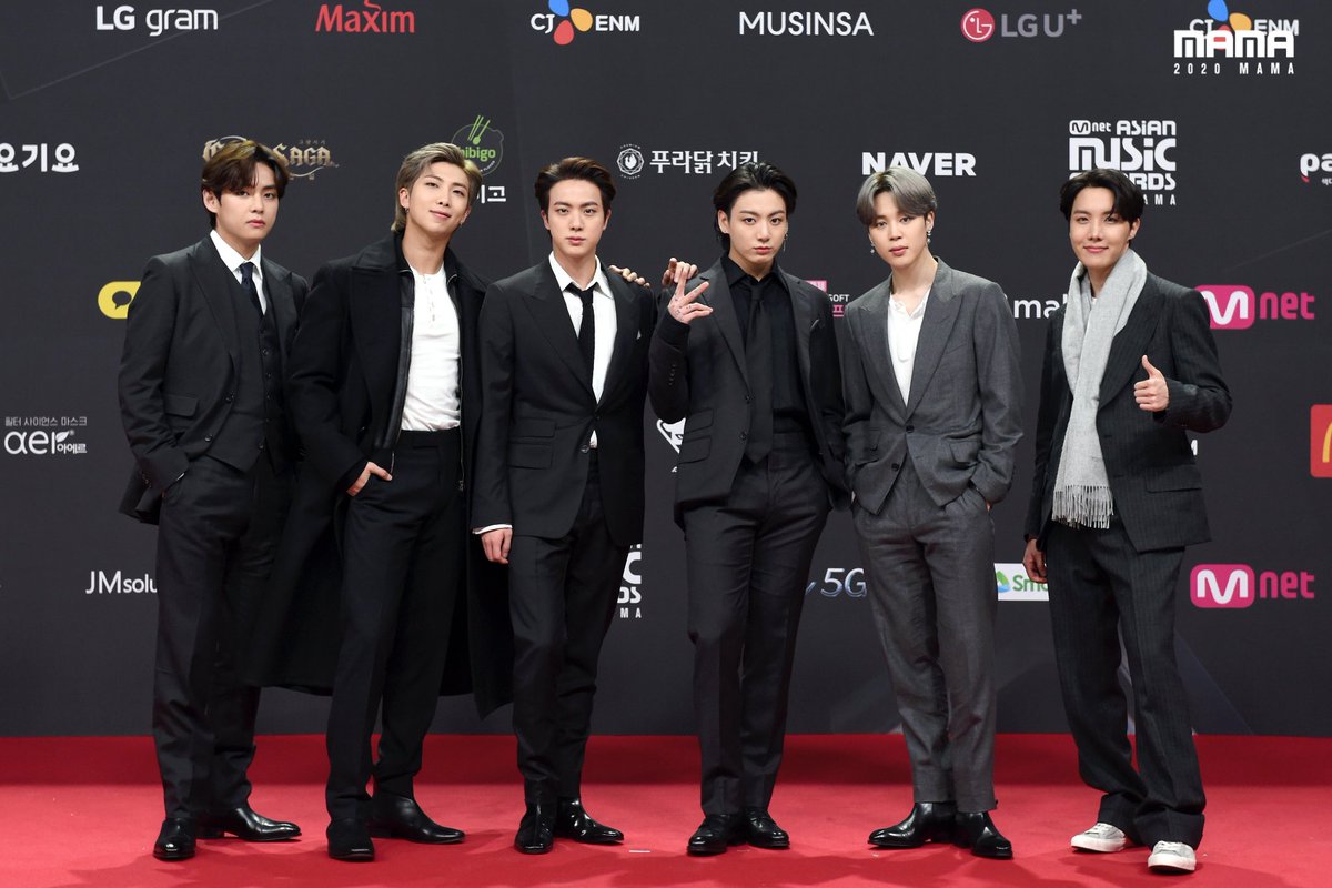 bts7oclock's tweet photo. THEY'RE SLAYING!!
#BTSXMAMA @BTS_twt https://t.co/5wbjhNdeVT
