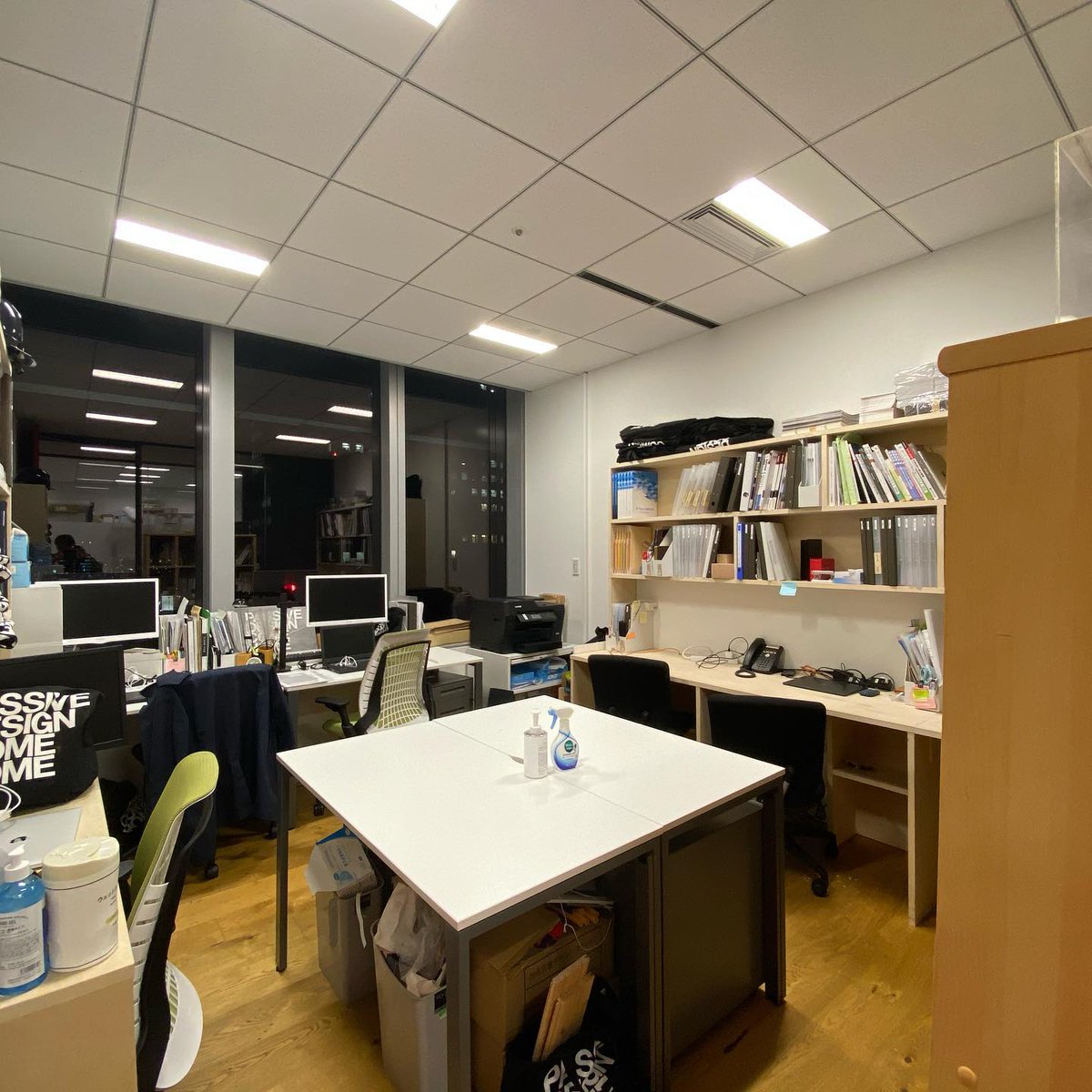PassiveComeHome's tweet photo. オフィス���っ越しをしました。
とは言え同じJPタワー内の同じフロアです。
部屋がうんと広くなり、見える景色も最高です!!

#パッシブデザイン #passivedesigncomehome https://t.co/FtuLRxhL01