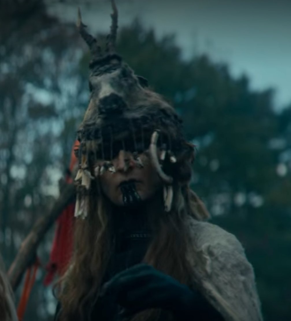 Guess what? In episode 5 of season 1, our shaman makes another appearance. Here are some screenshots from the marriage ceremony of Thusnelda and Arminius 9/