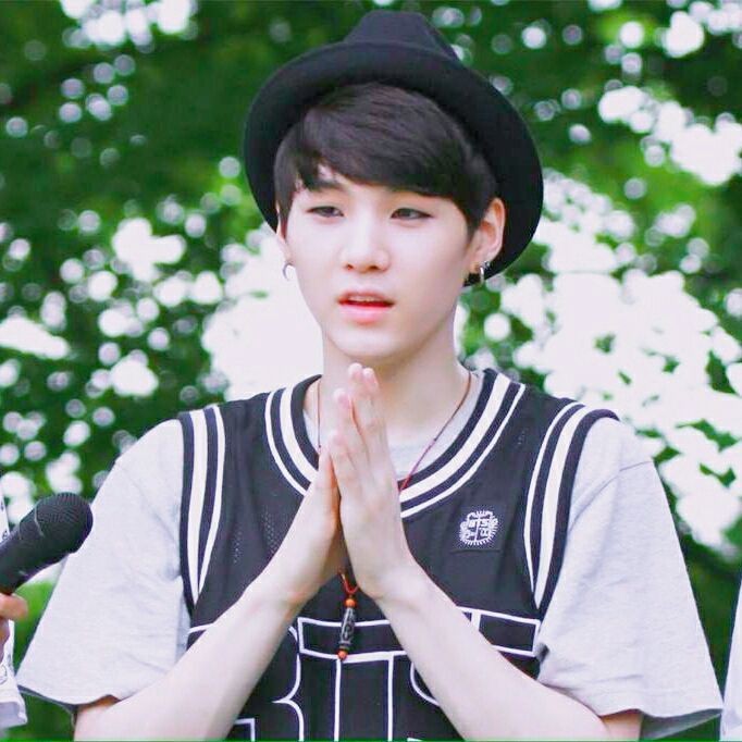 how to make your Twitter black; a needed thread 