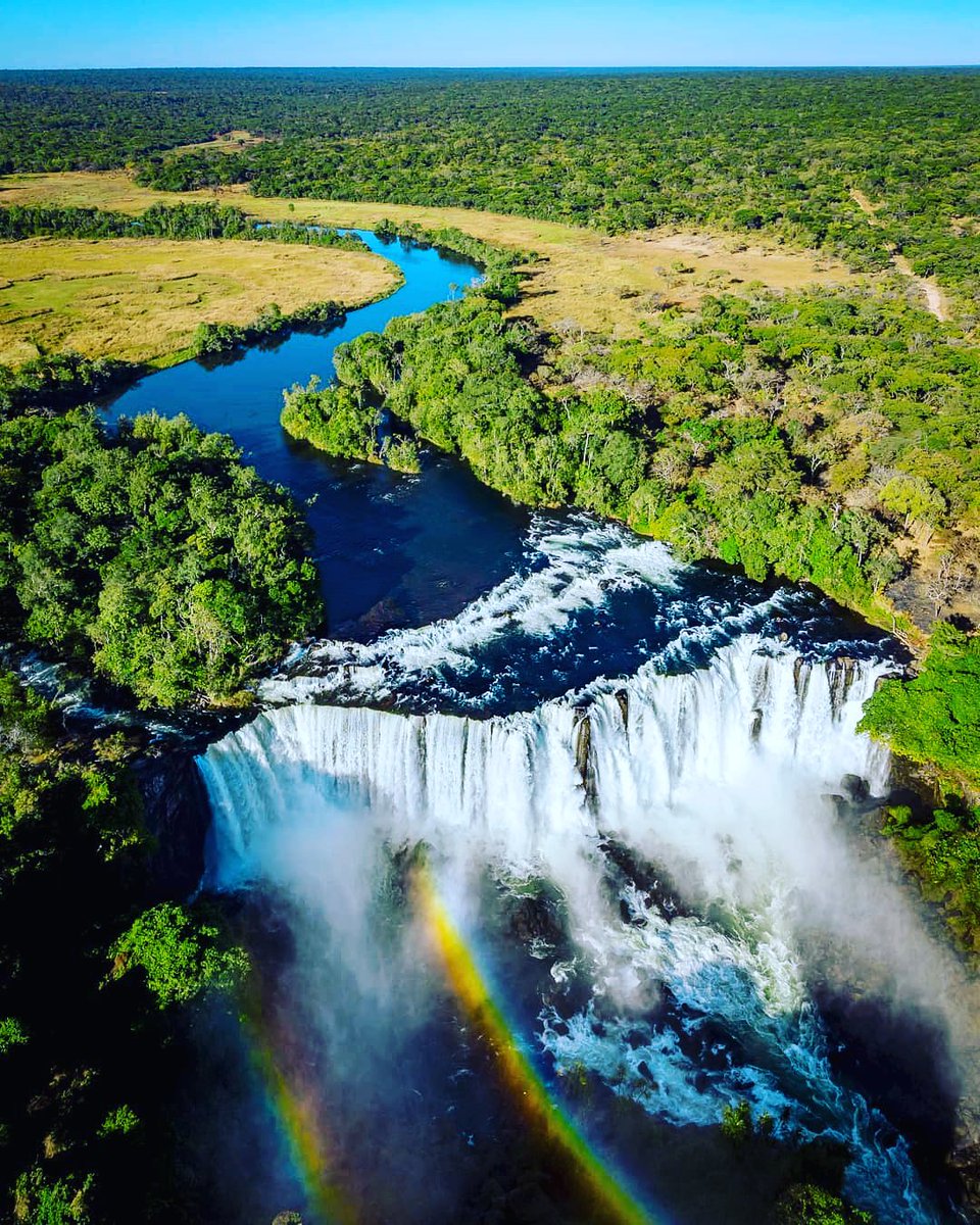 Озеро ливингстона африка. Замбия столица Лусака. Lumangwe Falls Замбия.