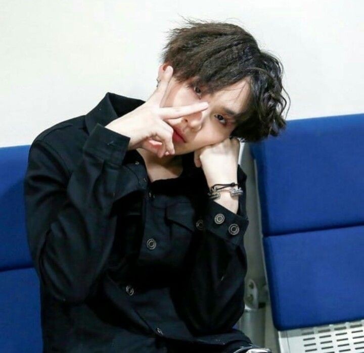 how to make your Twitter black; a needed thread 