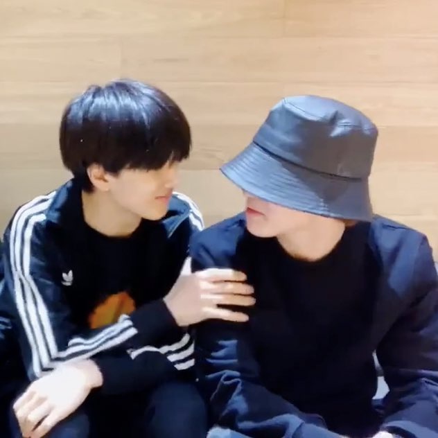 yes this is just a bunch of jichen's photos and gifs threada very important thread indeed