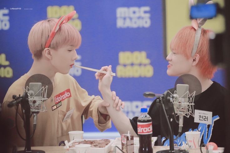 yes this is just a bunch of jichen's photos and gifs threada very important thread indeed