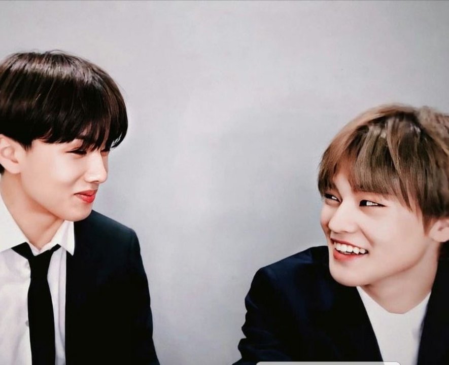 yes this is just a bunch of jichen's photos and gifs threada very important thread indeed