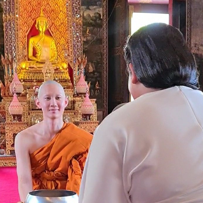 samon_spai's tweet photo. ดิฉันเห็นนะเจ้าคะ ว่าพระท่านแอบขำดิฉันอยู่! https://t.co/FhWzpaXTfI