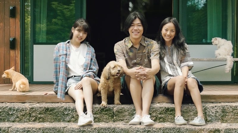 That beyond her persona as  #IU the singer, the superstar, the producer, and the actor, we have Jieun who’s quiet, introverted & unpresumptuous.A beautiful soul.That’s what made her so precious.