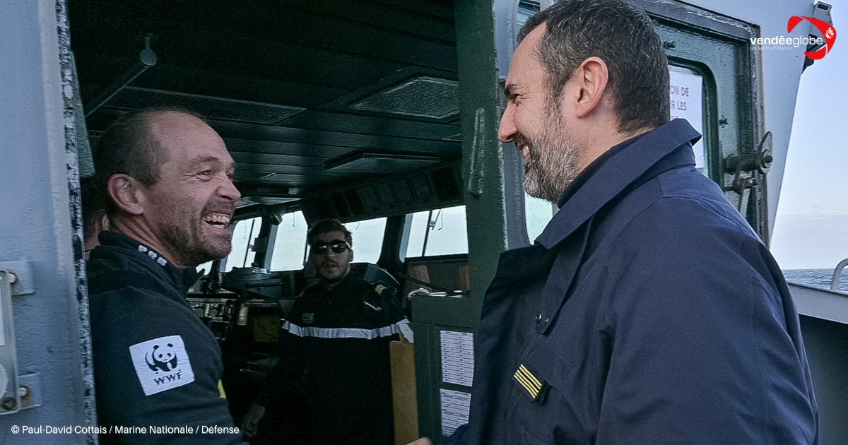 VendeeGlobe's tweet photo. [KEVIN ESCOFFIER À BORD DU FS NIVÔSE]
Le transfert de @KevinEscoffier (PRB) depuis l'IMOCA de @JeanLecam (Yes We Cam!) s'est bien passé ce dimanche matin entre 3h05 et 3h15 (HF). 

Le skipper de PRB est actuellement à bord du Nivôse et en pleine forme. Jean a repris sa route. https://t.co/9zEtFhWswB