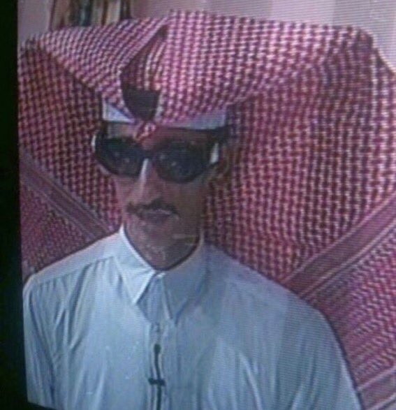 5786hem's tweet photo. @mn9_s9 @KSAEJ3 المفروض الاختبارات حضوريا عن بعد الكل قاعد يغش وامام عيوني !!! https://t.co/qcj08eQytQ