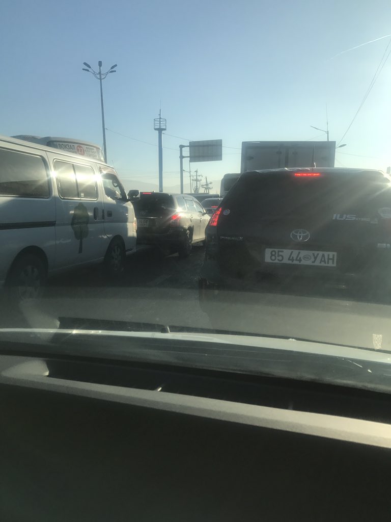 Ингэж зогсоод45 минут 
Хэн таашаал авдаг юм бол Уйдсан цагдаа нар уу? 
Карантин тоохгүй тэнэж яваа иргэд үү?