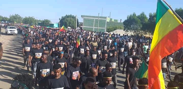 Belay_Ma's tweet photo. MaiKadra residents hold demonstrations and demanded justice for #MaikadraMassacre victims. They also called for solidarities and unity in this difficult time. #Ethiopia https://t.co/Ht7x09fX3Q