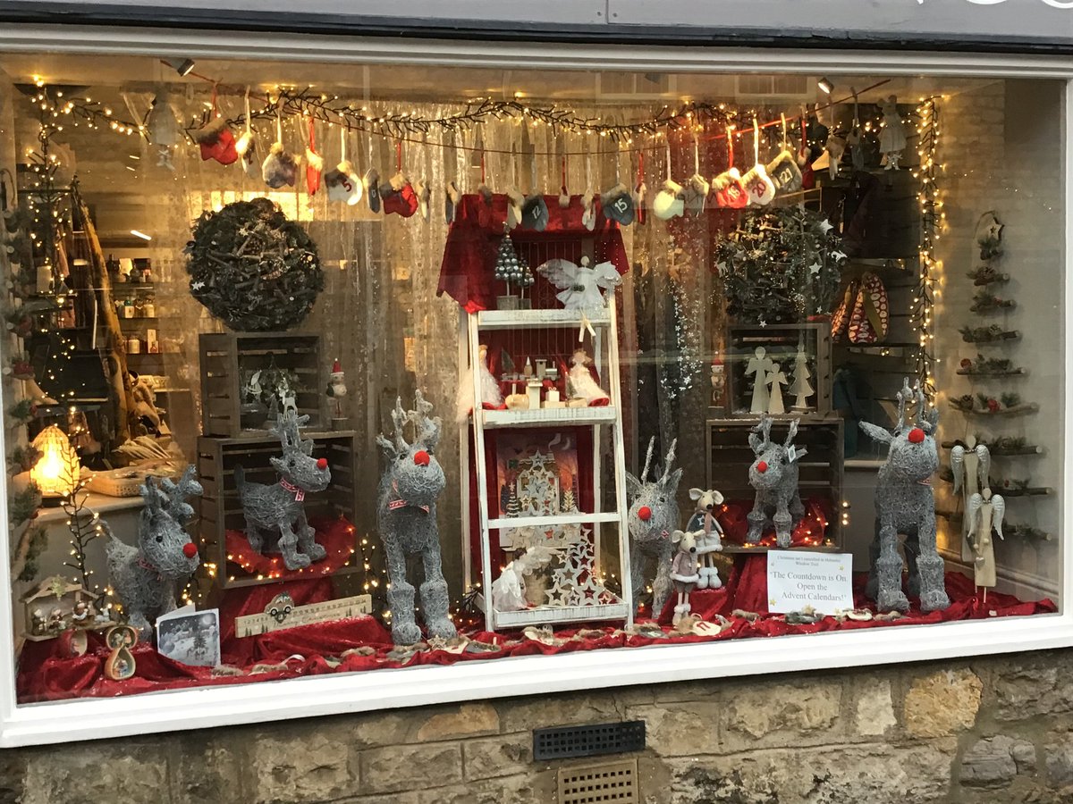 #ChristmasIsntCancelledinHelmsley 🎄☃️
It's the 4th day of our window trail around our independent shops in #helmsley 
Todays Top Tip: The Countdown is on. Open the Advent Calendars! 🎁🍫😯 #duncombeparkshop

Don't forget to tag us in your pictures to win fabulous prizes!
