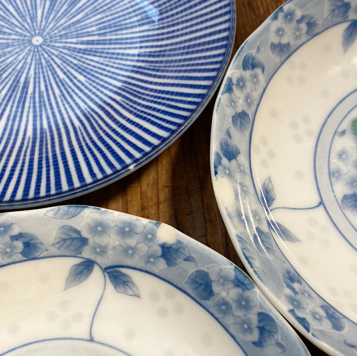 Nao Chan Twitterren 昨日金継ぎ的な食器修繕を終えたところですが 再び始めます どんだけ欠けた食器 があるんや という感じですが タイトボンドとセラミックパウダーを混ぜてパテを作って欠けた部分を補います 前回の反省を踏まえてパテはなるべく薄く塗りまし