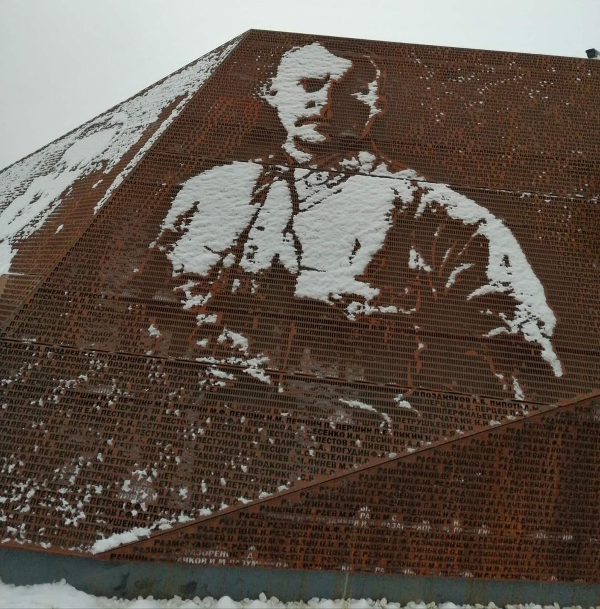 Природа дорисовывает снегом..
#Ржевскиймемориал