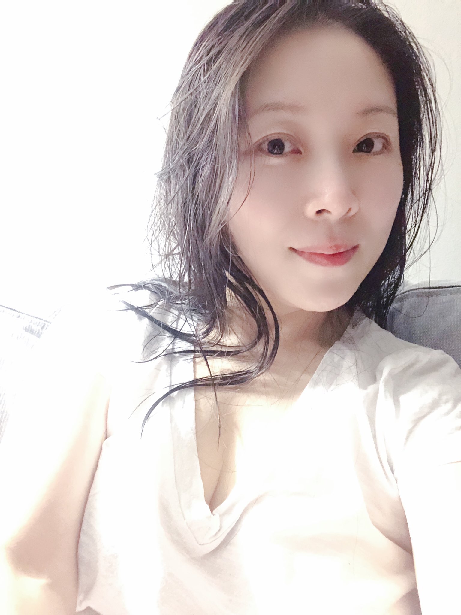 一枝独秀sJ苏静on X: 好几天没看，粉丝六千多了。  可是习惯了微博，这里找不到有趣的信息。私信就都不回了，回不过来。唉，人老了，适应能力好差…… t.cozrPIhVLBxC  X