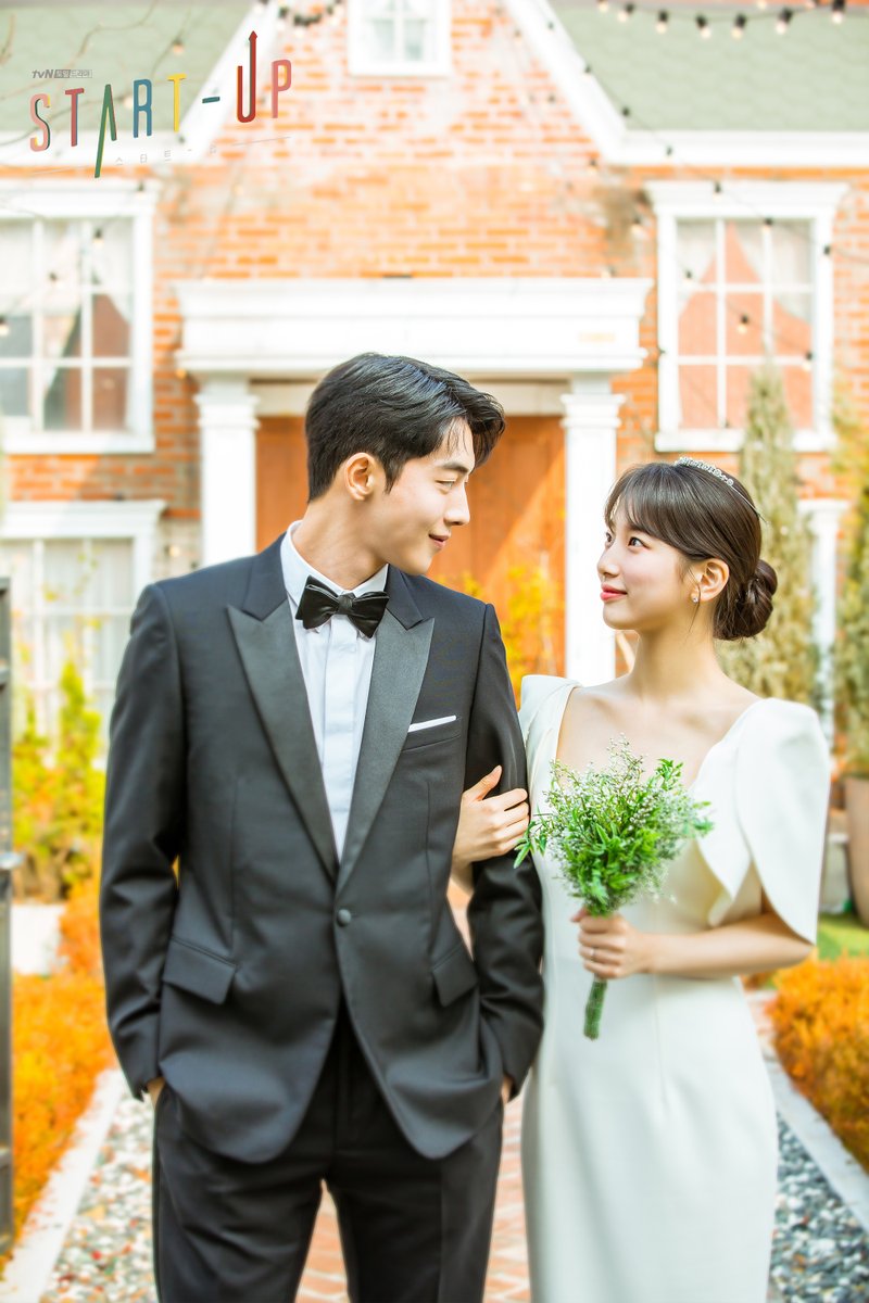 infodrakor_id's tweet photo. Still cut drama tvN #StartUp: #Suzy #NamJooHyuk 😍

Ciye nikah ciye 😍 Nikah ama rekan satu kantor emang aduhai ya 😅 https://t.co/3dGrlWh9LO