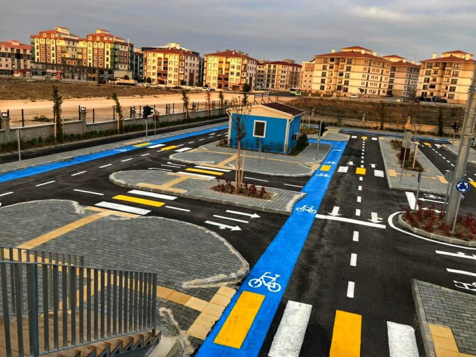 Trafik parklarında eğitim çocuklarımıza çok yakışıyor
Trafik eğitim parkları
6 ilde bitti
25 ilde yenileme yapıldı
24 ilde yapımı devam ediyor
134 aktif eğitim parkı oldu
127si 2023’e kadar bitecek

Bizimle bu yola çıkan sponsorlara çocuklarımız için teşekkürler

Trafik👧🏻👦🏻emanet