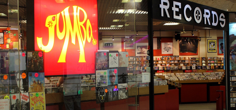 Revival_Vinyl's tweet image. The fabulously named The Vinyl Whistle in Leeds has just moved to a larger premises.The vinyl fans of Leeds are completely spoilt for great record shops. Listen to the stories behind these great Leeds shops on The Vinyl Revival Record Shop Podcast. soundcloud.com/recordshoppodc…
