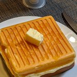 これは必見!ホットケーキをホットサンドメーカーで焼くのが天才すぎる‼