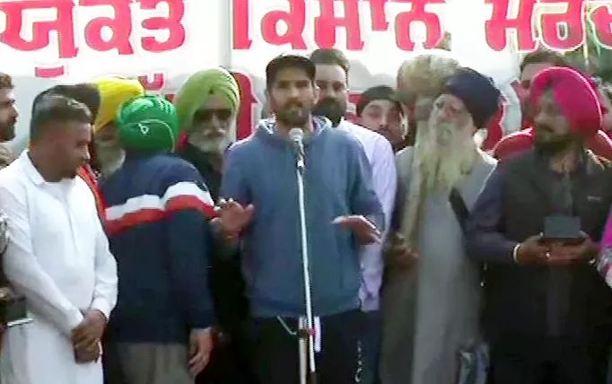 Boxer Vijender Singh joined farmers protest at Singhu border against the farm laws 2020 and announced to return Rajiv Gandhi Khel Ratna Award.