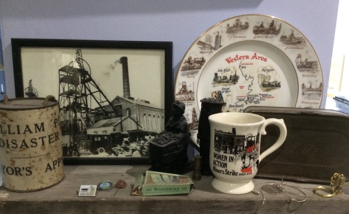 dollydolly14's tweet photo. Mining memorabilia including dad’s bait tin #HaigPit ⁦@orgreavejustice⁩ ⁦@Miners_Strike⁩ https://t.co/tDUUYO8ink