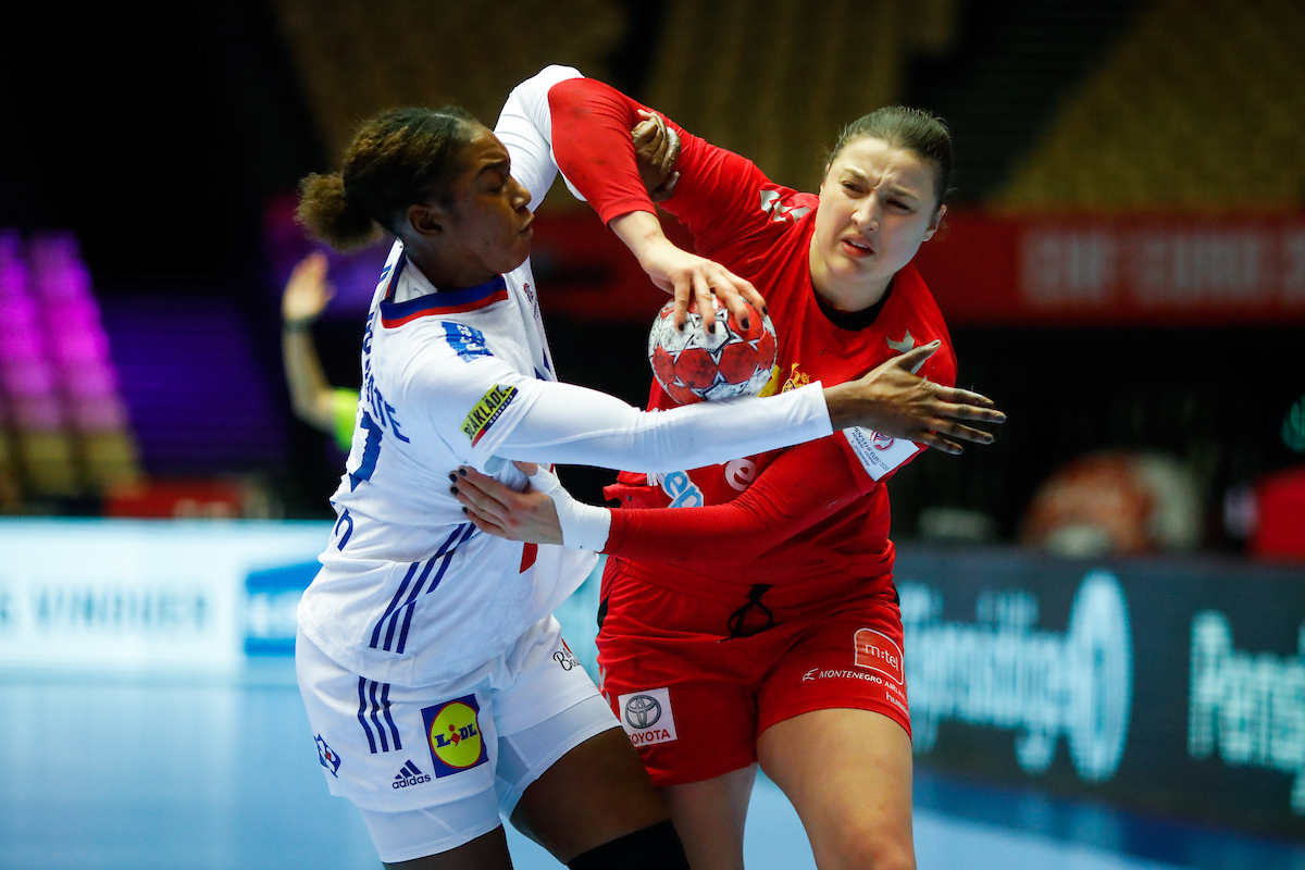 LFH_Officiel's tweet image. 🧐 𝗟𝗲 𝗽𝗿𝗼𝗴𝗿𝗮𝗺𝗺𝗲 𝗰𝗼𝗺𝗽𝗹𝗲𝘁 𝗱𝗲 𝗹𝗮 𝗷𝗼𝘂𝗿𝗻𝗲́𝗲 à l'@EHFEURO🇩🇰 

⏰16h: 🇷🇸🆚🇭🇺
⏰18h15: 🇫🇷🆚🇸🇮 (📺 @beinsports_FR, @TMCtv) 
⏰18h15: 🇭🇷🆚🇳🇱
⏰20h30: 🇲🇪🆚🇩🇰

📸Kolektiff/EHF 

#ehfeuro2020