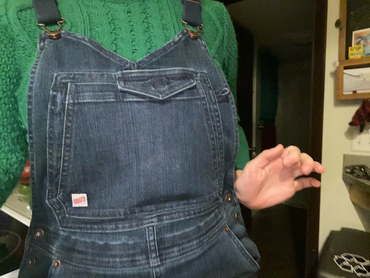You know the big pocket on the front of the bib? Okay. Multiple pockets. At first you think it’s just the two you can see, and you’re a little disappointed even though they’re generously sized.