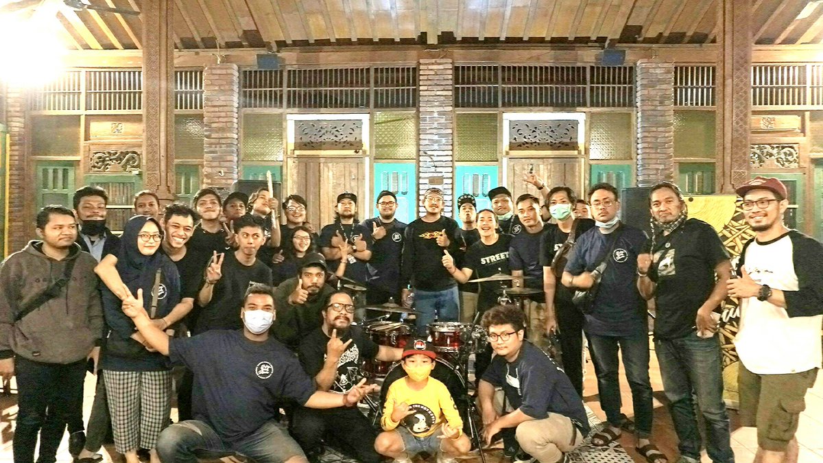 Alhamdulillah acara Coffee and Beat #1 berjalan dg aman dan lancar.. terima kasih banyak Omah Jawi utk lokasinya yang keren ini,Mas Dandu Devadata &amp; Drumhero,dan teman2 yg sudah hadir dan bertugas di CNB#1. Sampai jumpa di CNB#2 😍🙏