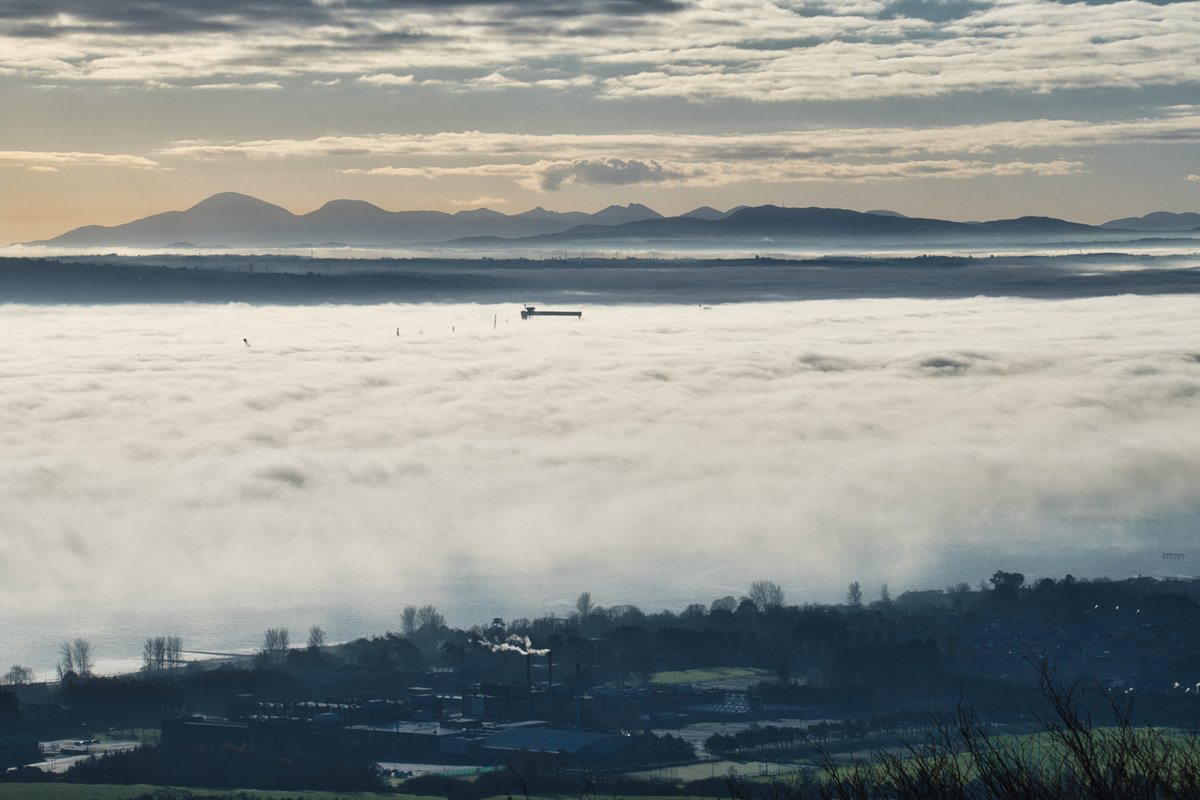 Social_Stephen's tweet photo. When nature leaves you speechless.  Amazing views over Belfast and out towards the Mourne Mountains.   Check out the H&amp;W crane breaking the cloud in the centre of the photo. 

@barrabest @WeatherCee @angie_weather @StormHour @Mournelive @love_belfast @BelfastLive @coolfm https://t.co/0VkJPucqcx