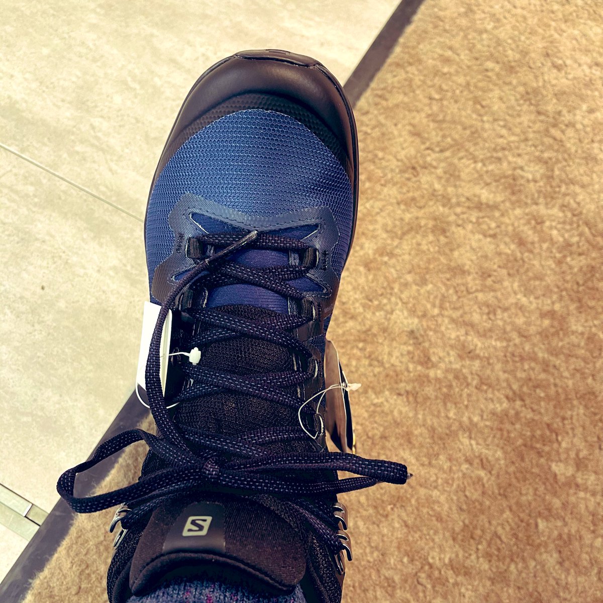 Aki Inomata 熊野古道にむけて トレッキングシューズを買いました