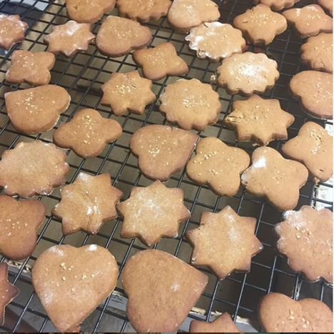 emergingartsdc's tweet photo. We're #baking #gingersnaps TODAY at 1pm! Join us to ring in the holidays! Register at https://t.co/PXPdYbfi71. #holidays #cookies #artsleaders #connect #engage @emergingartsdc https://t.co/p5c2osRLBV