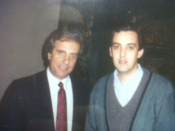 JorgeDMonge's tweet photo. ¡QEPD Tabaré Vázquez!  
Presidente democrático y republicano, genuinamente progresista,  bah … progresismo en serio!!!  Ni siquiera una pizca de populismo.  
Esta foto fue en el marco del XX Congreso de la Internacional Socialdemócrata Juvenil (IUSY) en Montevideo,  1993. https://t.co/2YkQKKwY6E