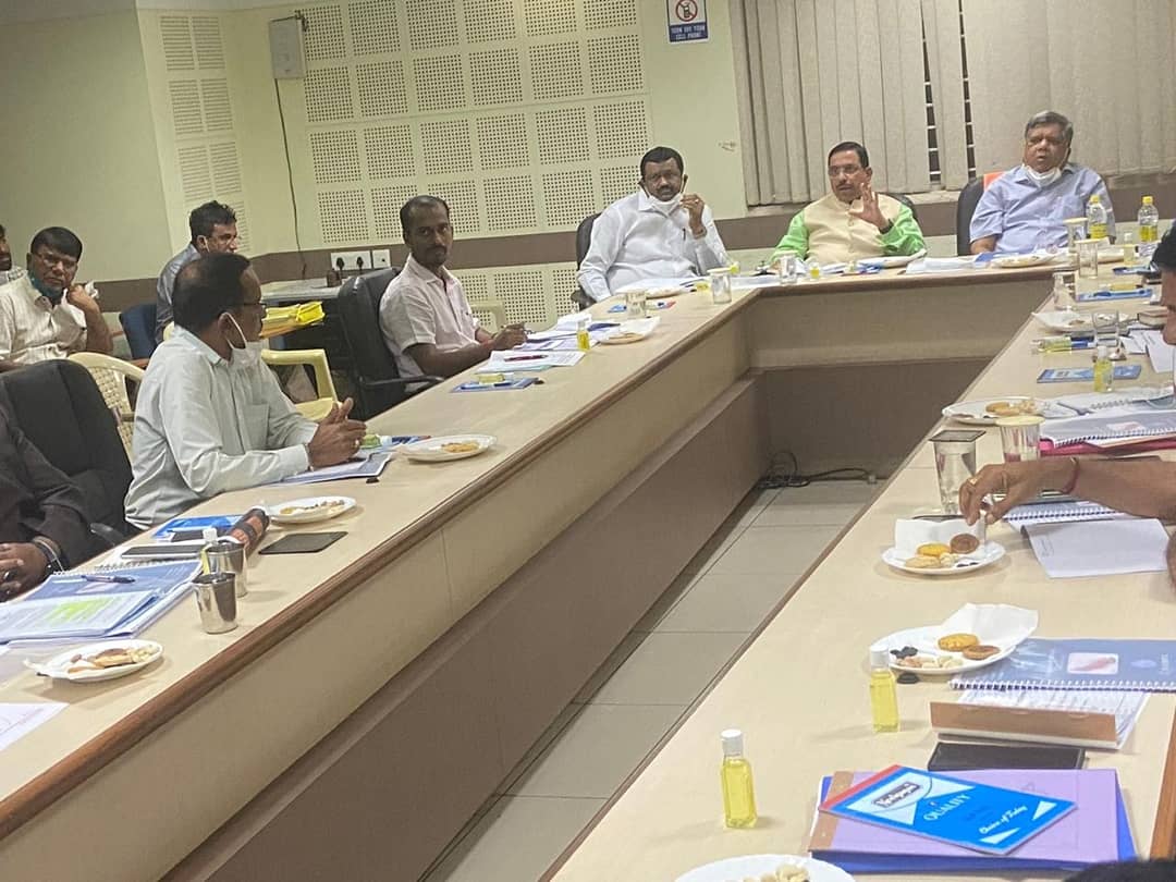 munenakoppa_mla's tweet image. ಇಂದು ಹುಬ್ಬಳ್ಳಿಯKUIDFCಕಛೇರಿಯ ಸಭಾಂಗಣದಲ್ಲಿ ಜರುಗಿದ ಹುಬ್ಬಳ್ಳಿ-ಧಾರವಾಡ,ಬೆಳಗಾವಿ,ಕಲಬುರ್ಗಿ ಹಾಗೂ ಬಳ್ಳಾರಿ ನಗರಗಳಲ್ಲಿ24X7ಕುಡಿಯುವ ನೀರು ಸರಬರಾಜು ಯೋಜನೆ ಪ್ರಗತಿ ಪರಿಶೀಲನಾ ಸಭೆಯಲ್ಲಿ ಪಾಲ್ಗೊಂಡು,ಅಧಿಕಾರಿಗಳೊಂದಿಗೆ ವಿವರವಾಗಿ ಸಮಾಲೋಚನೆ ನಡೆಸಿ ವರದಿಯನ್ನು ಪಡೆದು ಚರ್ಚಿಸಲಾಯಿತು.

@Hubballi
#KUIDFC