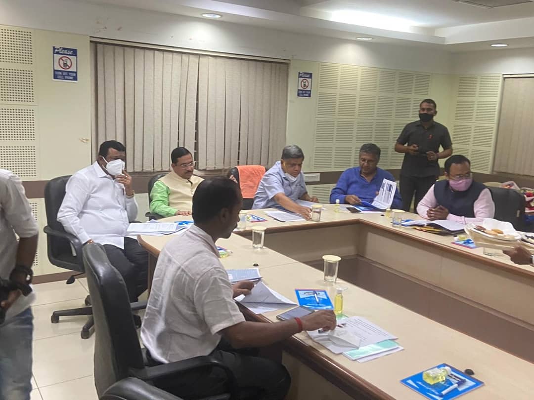 munenakoppa_mla's tweet image. ಇಂದು ಹುಬ್ಬಳ್ಳಿಯKUIDFCಕಛೇರಿಯ ಸಭಾಂಗಣದಲ್ಲಿ ಜರುಗಿದ ಹುಬ್ಬಳ್ಳಿ-ಧಾರವಾಡ,ಬೆಳಗಾವಿ,ಕಲಬುರ್ಗಿ ಹಾಗೂ ಬಳ್ಳಾರಿ ನಗರಗಳಲ್ಲಿ24X7ಕುಡಿಯುವ ನೀರು ಸರಬರಾಜು ಯೋಜನೆ ಪ್ರಗತಿ ಪರಿಶೀಲನಾ ಸಭೆಯಲ್ಲಿ ಪಾಲ್ಗೊಂಡು,ಅಧಿಕಾರಿಗಳೊಂದಿಗೆ ವಿವರವಾಗಿ ಸಮಾಲೋಚನೆ ನಡೆಸಿ ವರದಿಯನ್ನು ಪಡೆದು ಚರ್ಚಿಸಲಾಯಿತು.

@Hubballi
#KUIDFC