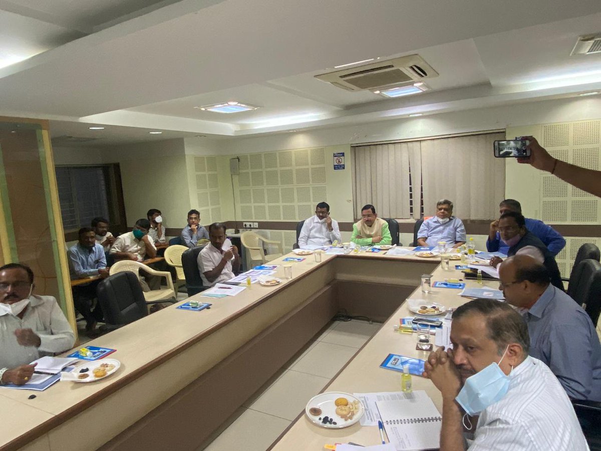 munenakoppa_mla's tweet image. ಇಂದು ಹುಬ್ಬಳ್ಳಿಯKUIDFCಕಛೇರಿಯ ಸಭಾಂಗಣದಲ್ಲಿ ಜರುಗಿದ ಹುಬ್ಬಳ್ಳಿ-ಧಾರವಾಡ,ಬೆಳಗಾವಿ,ಕಲಬುರ್ಗಿ ಹಾಗೂ ಬಳ್ಳಾರಿ ನಗರಗಳಲ್ಲಿ24X7ಕುಡಿಯುವ ನೀರು ಸರಬರಾಜು ಯೋಜನೆ ಪ್ರಗತಿ ಪರಿಶೀಲನಾ ಸಭೆಯಲ್ಲಿ ಪಾಲ್ಗೊಂಡು,ಅಧಿಕಾರಿಗಳೊಂದಿಗೆ ವಿವರವಾಗಿ ಸಮಾಲೋಚನೆ ನಡೆಸಿ ವರದಿಯನ್ನು ಪಡೆದು ಚರ್ಚಿಸಲಾಯಿತು.

@Hubballi
#KUIDFC