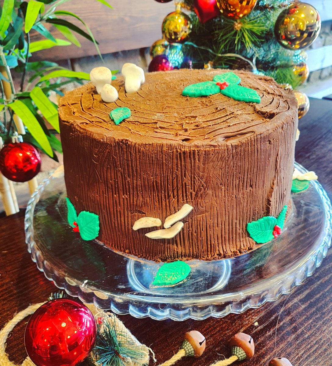 lbcakesuk's tweet photo. 🎶 Let it snow, Let it snow, let it snow... 🎶 🌲🎅⛄🎁
We do customized cakes. Order yours now!
📱02035818220
https://t.co/jTCVq8uLbF
.
#ordernow #chocolate #marzipan #christmascake #christmasiscoming #christmas #cakes #cake #sw19 #merton #sw19mums #southwimbledon #london https://t.co/NiP83oNY5c