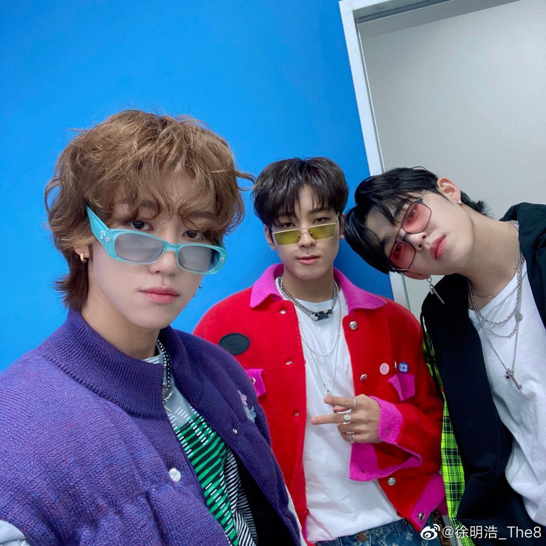 parkbihon's tweet photo. I LOVE YOU ALLLLL https://t.co/1hSyB4qAiR