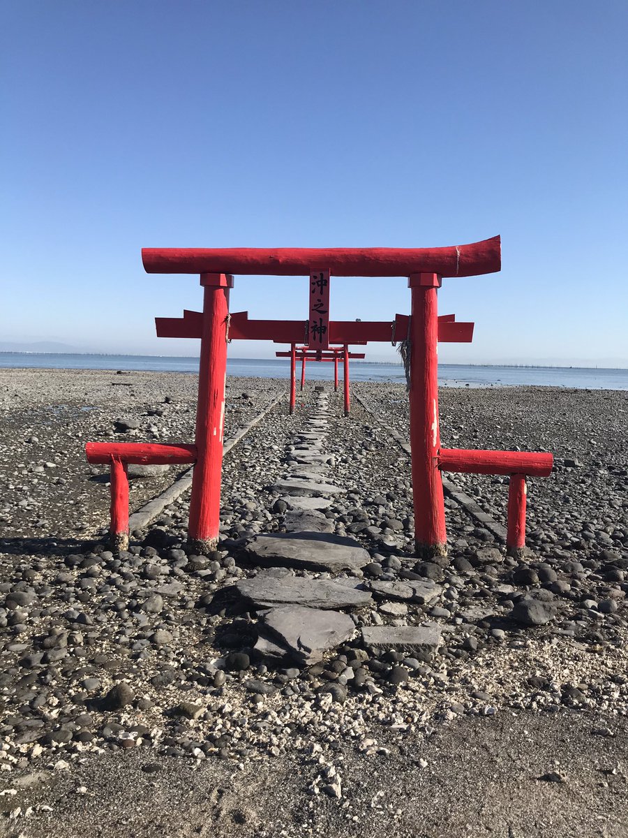 ぴのこ على تويتر 大魚神社の海中鳥居 不思議な光景で すてきだな 引き潮のときは 鳥居をくぐって歩いて先まで行けるので てくてく歩いて行きましたよ ここ 絵になるね 太良町 太良町海中鳥居 大魚神社の海中鳥居 大魚神社海中鳥居