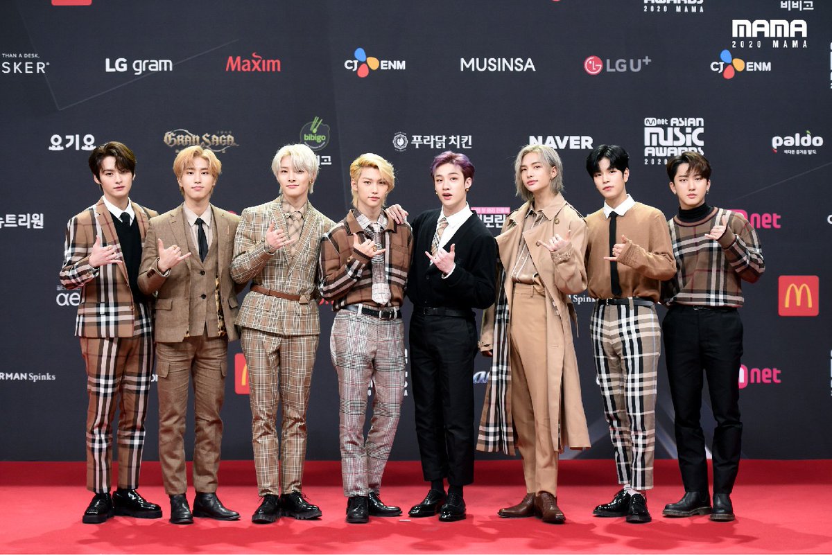 Pupilita1's tweet photo. *#MAMA2020 invites #StrayKids as guests*
*#SKZ performance on #MAMA already got 500K views*
Also MAMA:
- Hmmm... Great, but we won't give to Stray Kids any nomination. Piece✌🏻
#StrayKidsxMAMA2020 #MnetASIANMUSICAWARDS #MAMAVOTE #스트레이키즈 #ProudOfStrayKids #SupportStrayKids https://t.co/yD5P5R615m