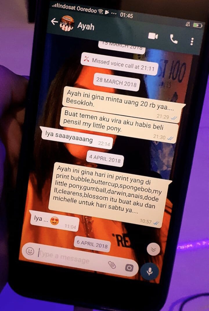 sakhansaaa's tweet photo. Adek gue astaga nemu chat dia tahun 2018 🙂🙂🙂 https://t.co/vEMYQYCGPn