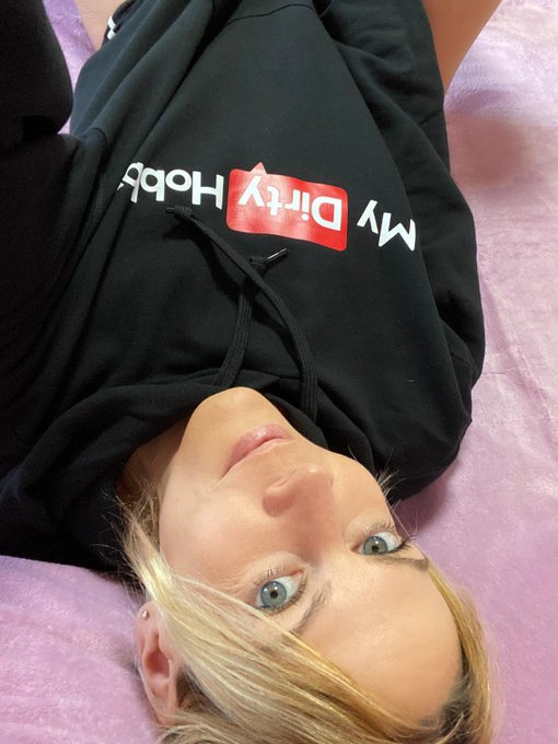 Heute gibt es den ganzen Tag 50% Aufladebonus bei MydirtyHobby !! Und wenn du noch noch angemeldet bist<a href="/tag/selfiesunday"class="tags"><span>#selfiesunday</span></a><a href="/tag/mydirtyhobby"class="tags"><span>#mydirtyhobby</span></a><a href="/tag/mileweasel"class="tags"><span>#mileweasel</span></a>