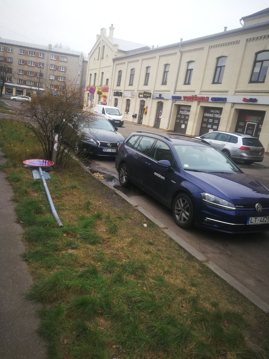 bimants's tweet photo. Kam lai ziņo par šo? @RigasPP @Valsts_policija @AldisGobzems @AndrisKivics @velorasti https://t.co/RIMzUnkMU4