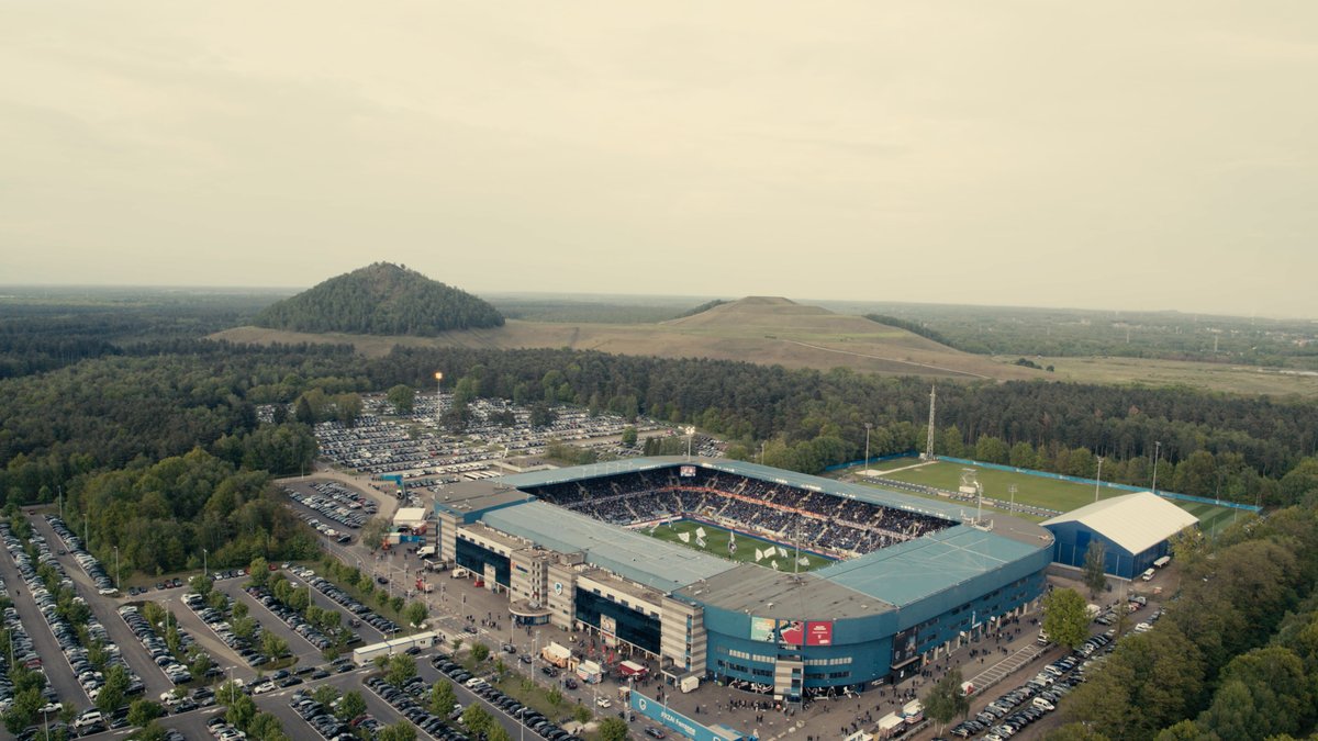 KRCGenkofficial's tweet photo. Welkom op de mooiste parking van België, @official_rafc! 😉💙

#krcgenk #mijnploeg #visitlimburg https://t.co/zsbl1JXbWJ