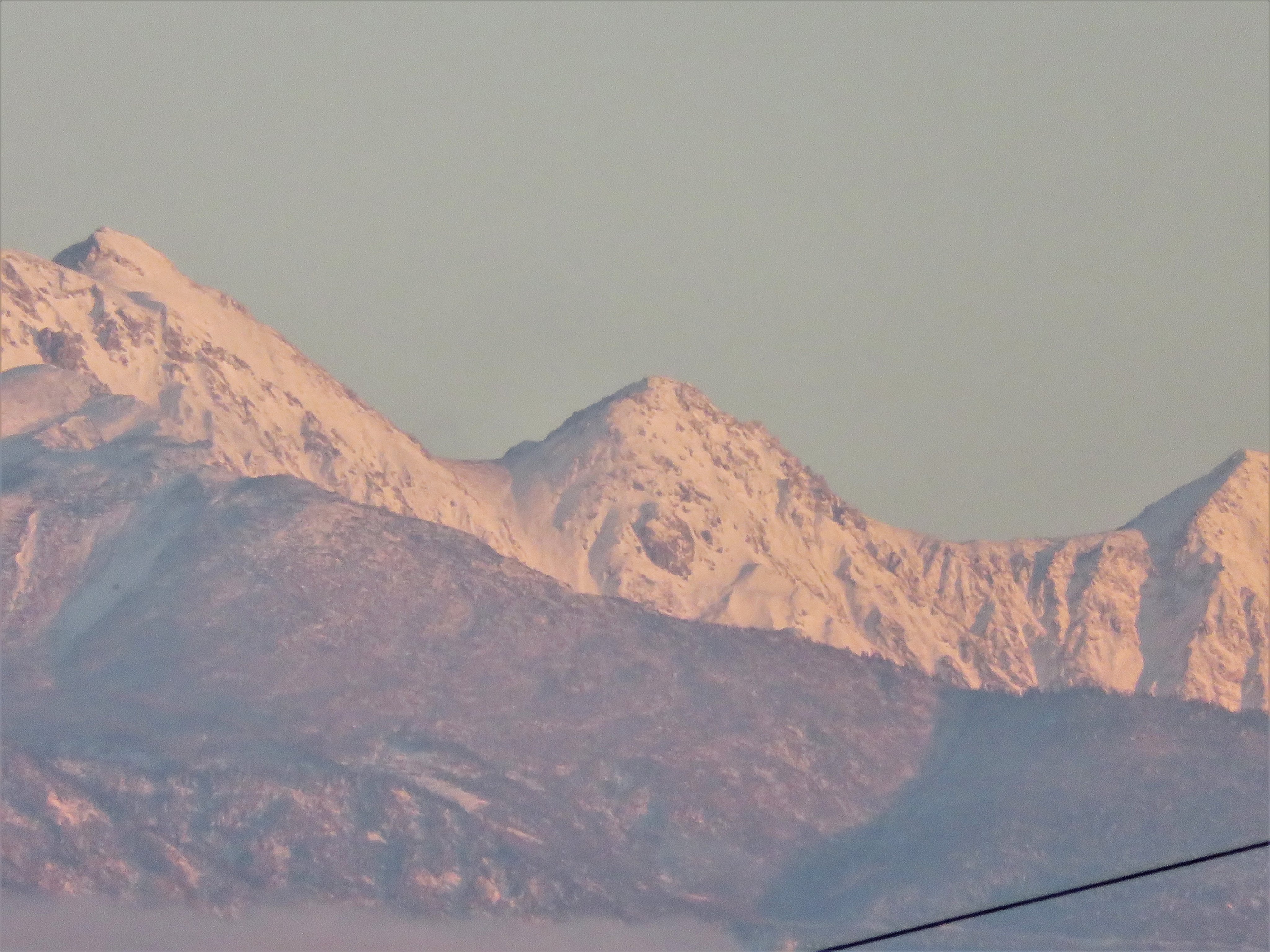 みやた Twitterren 夕方は立山連峰が富山駅前からもよく見えました 鬼滅の刃ブームなので鬼にちなんだ山として立山の南にある鬼岳を撮ってきました 地味な存在ですが浄土山から龍王岳 鬼岳 獅子岳と勇ましい名前が続いています T Co Lcvv0g8m8v Twitter