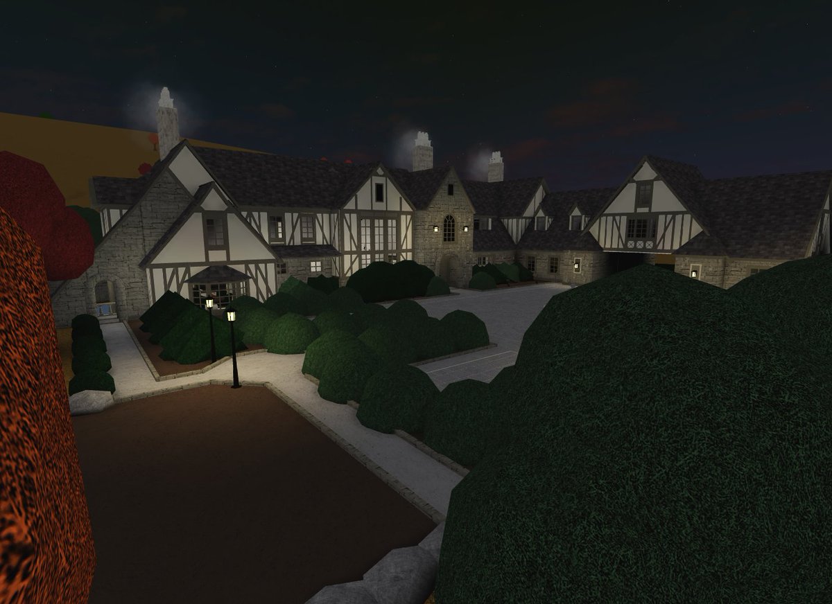 ubsammy4's tweet photo. hi so i started this build like 2 months ago but i gave up on it because im lazy. it is worth 1,156,672 so far, it is one of the largest houses im built. hope u like it! @BloxburgNews @BloxburgBuilds @BloxburgA https://t.co/bHue5JBHEi
